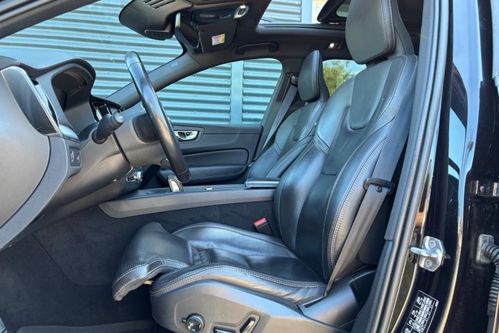 Sort Volvo XC60 fra 2020