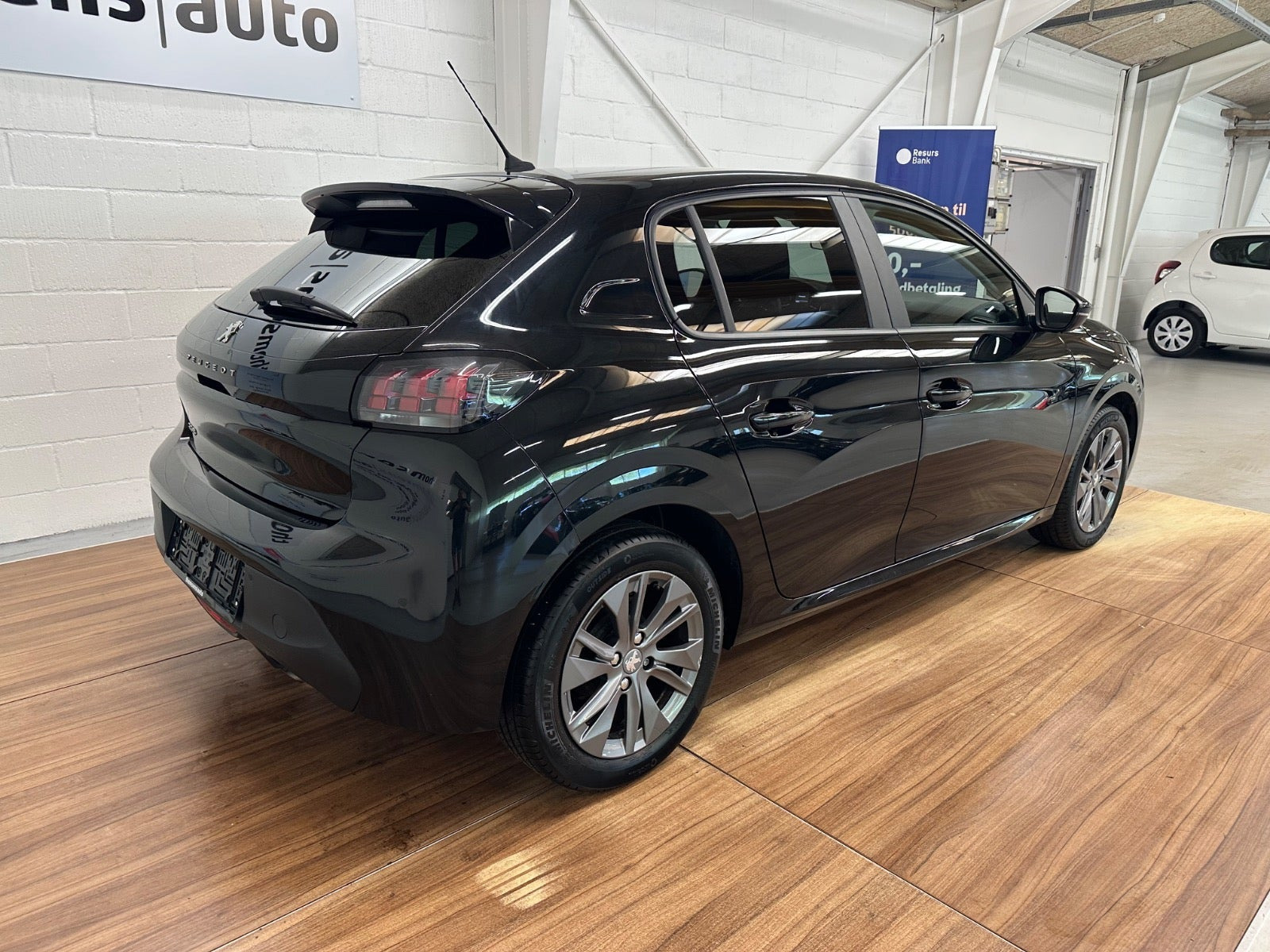 Sort Peugeot 208 fra 2021