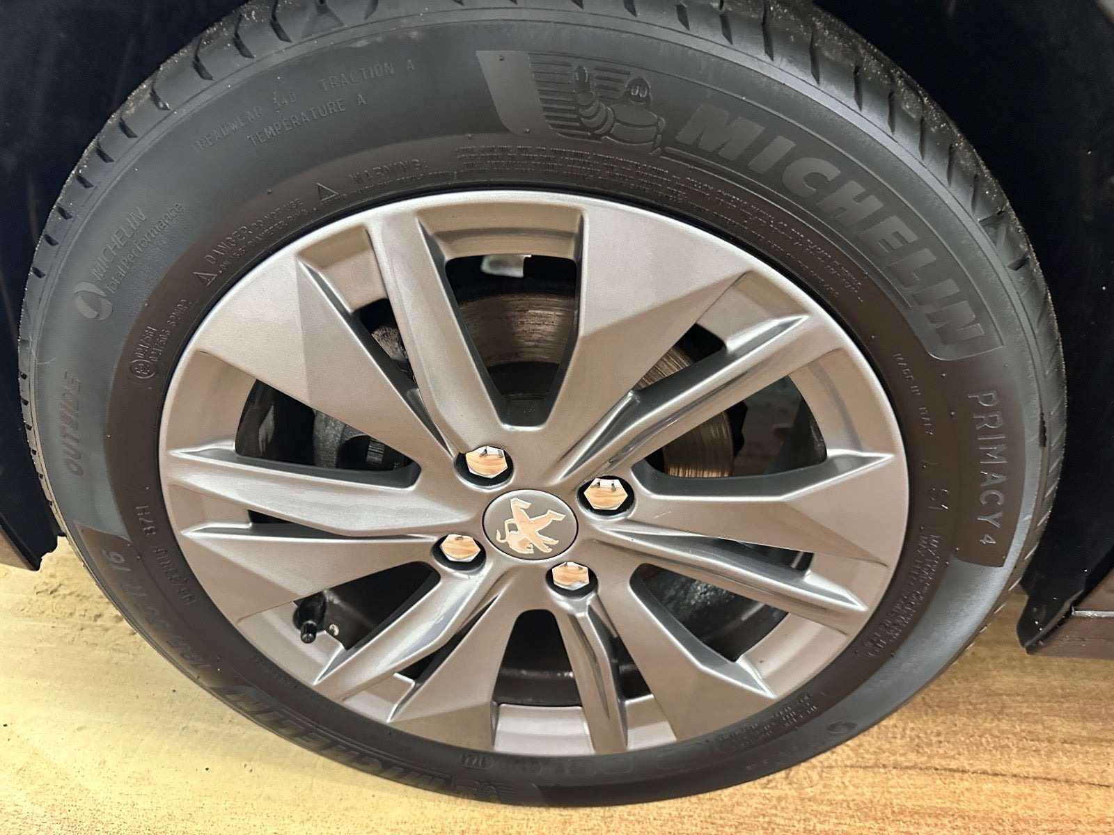 Sort Peugeot 208 fra 2021