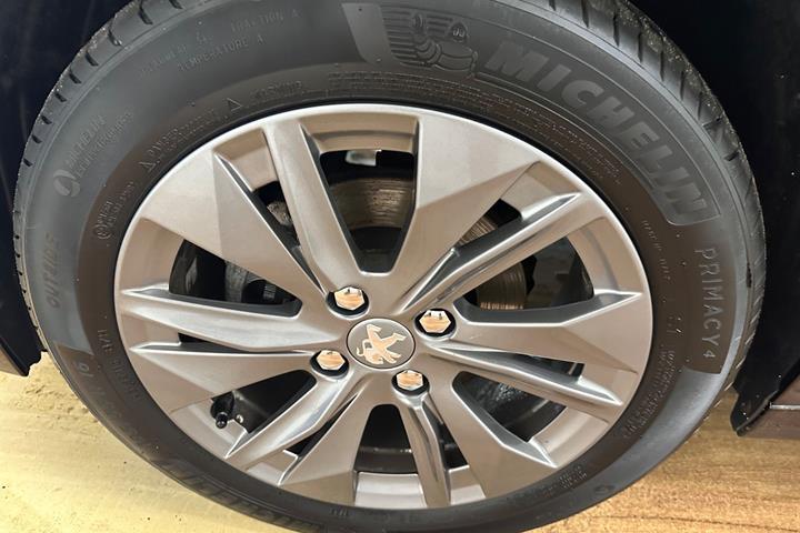 Sort Peugeot 208 fra 2021