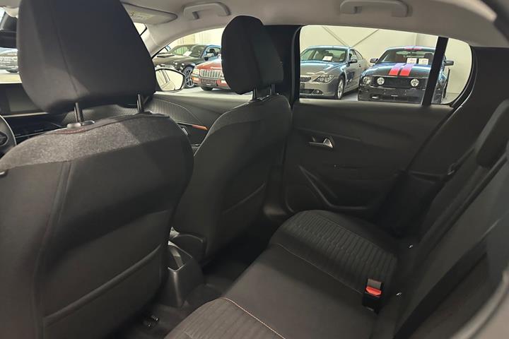 Sort Peugeot 208 fra 2021