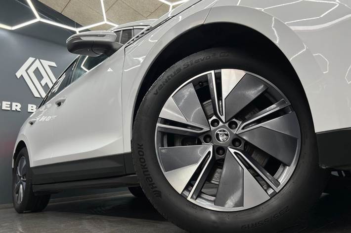 Hvid Skoda Enyaq fra 2021