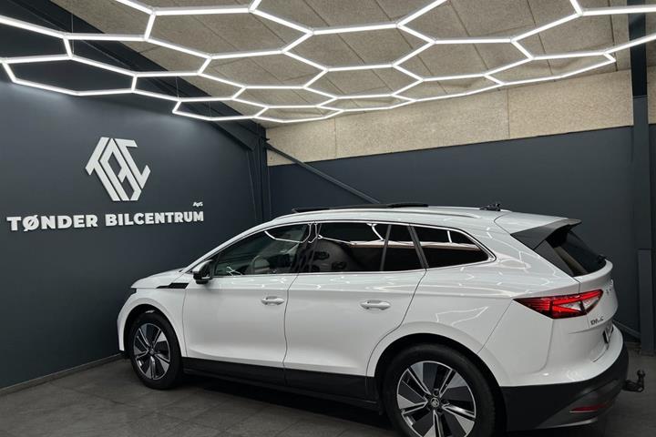 Hvid Skoda Enyaq fra 2022