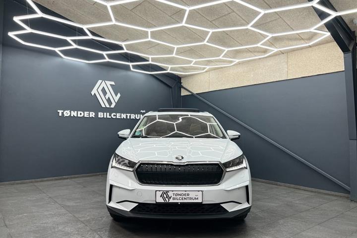 Hvid Skoda Enyaq fra 2022