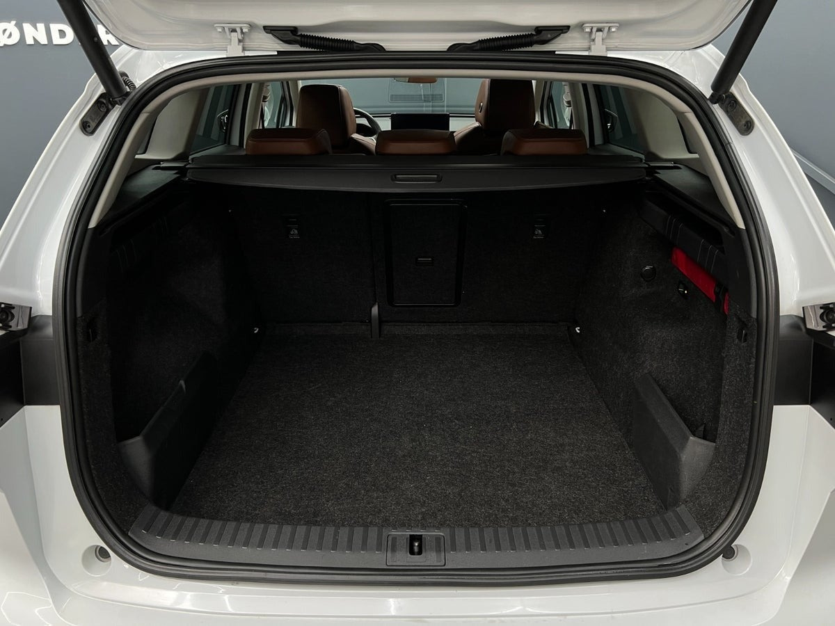 Hvid Skoda Enyaq fra 2022