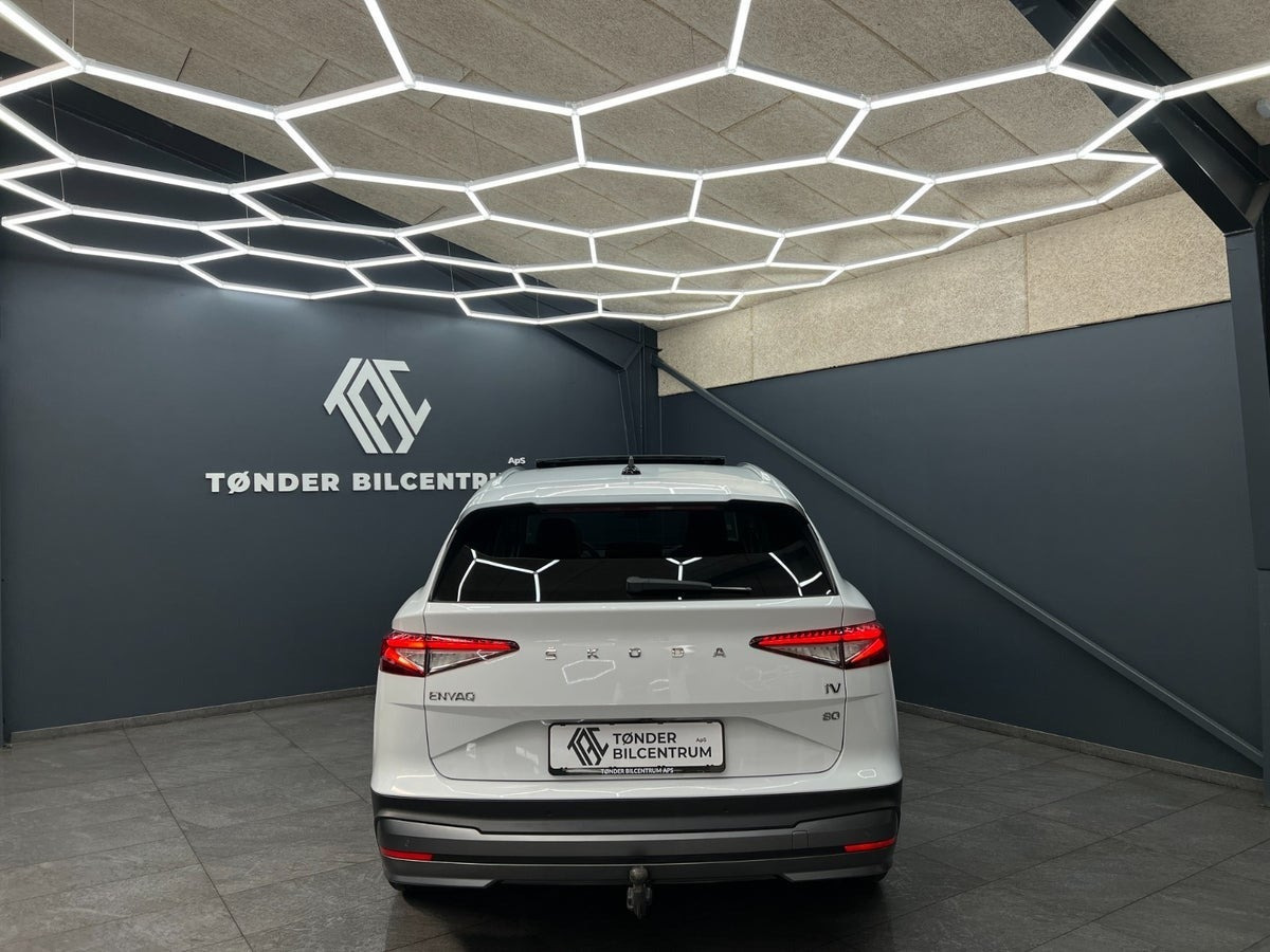 Hvid Skoda Enyaq fra 2022