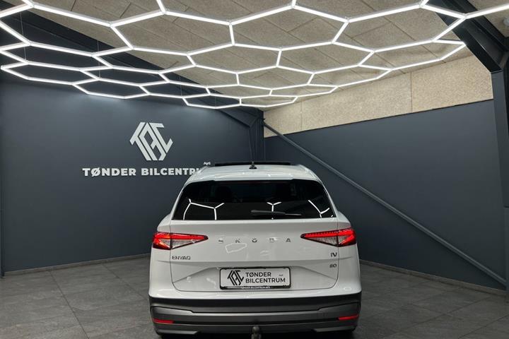 Hvid Skoda Enyaq fra 2022