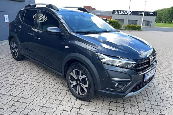 Grå Dacia Sandero Stepway fra 2022