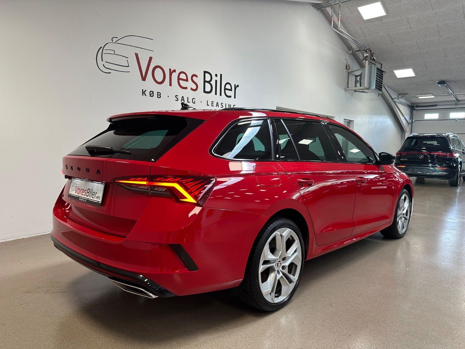 Rød Skoda Octavia fra 2021