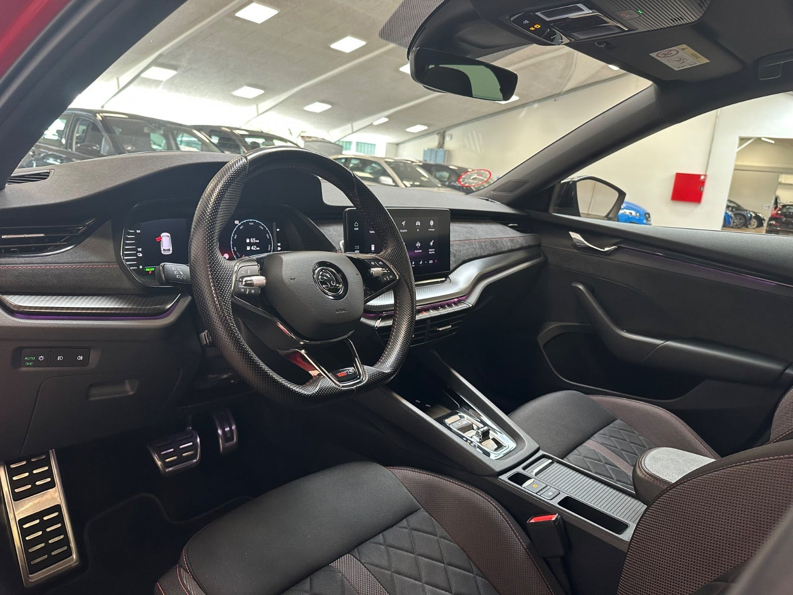 Rød Skoda Octavia fra 2021