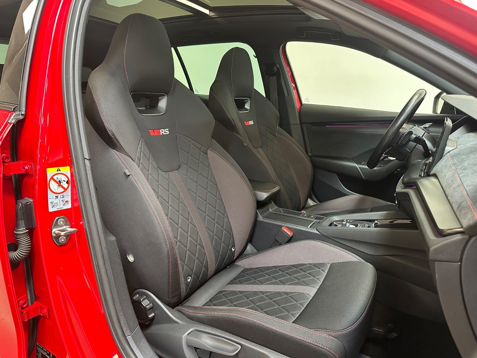 Rød Skoda Octavia fra 2021