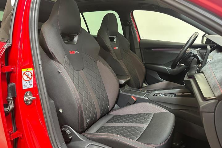 Rød Skoda Octavia fra 2021