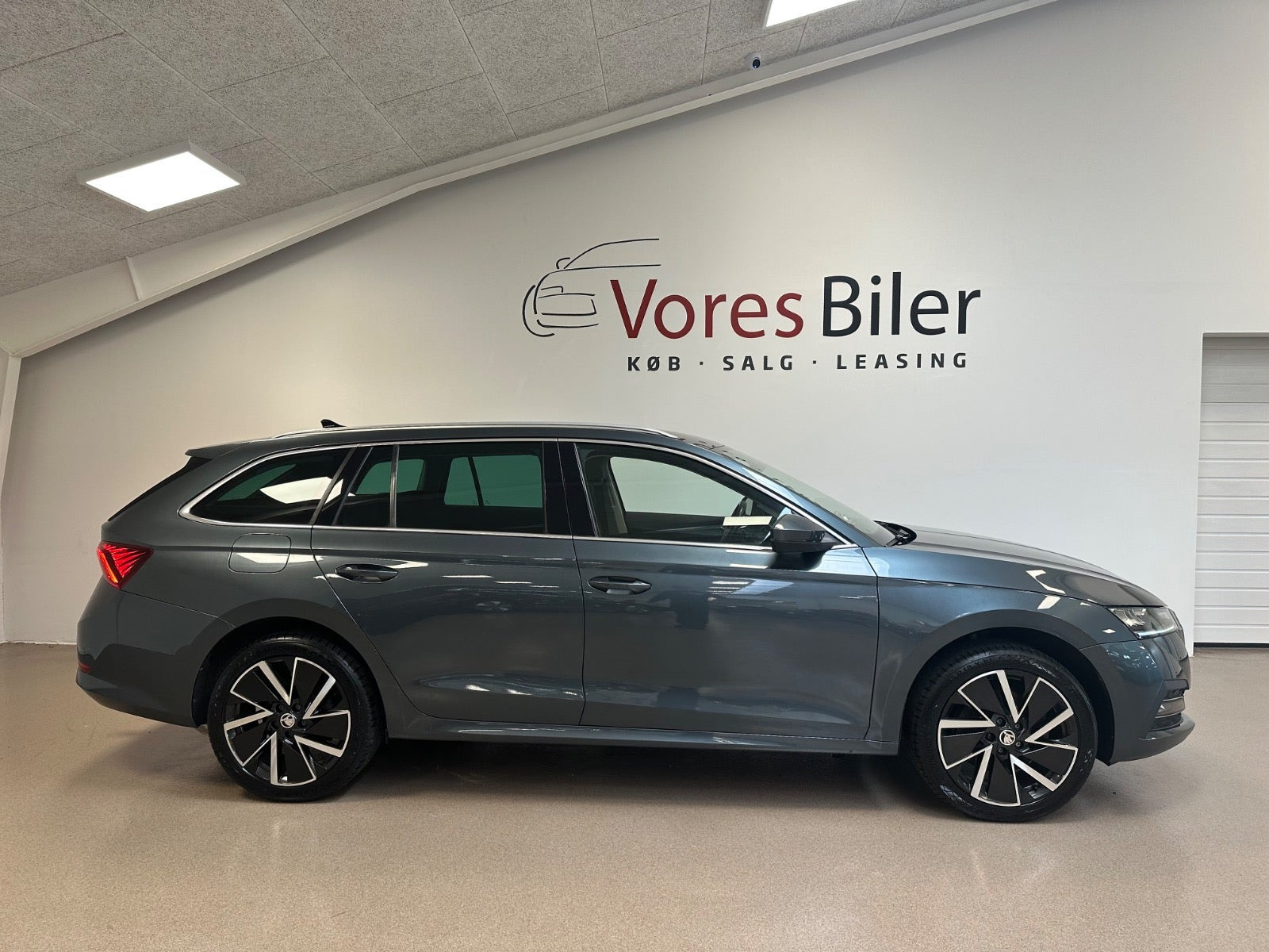 Grå Skoda Octavia fra 2021