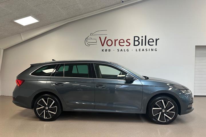 Grå Skoda Octavia fra 2021