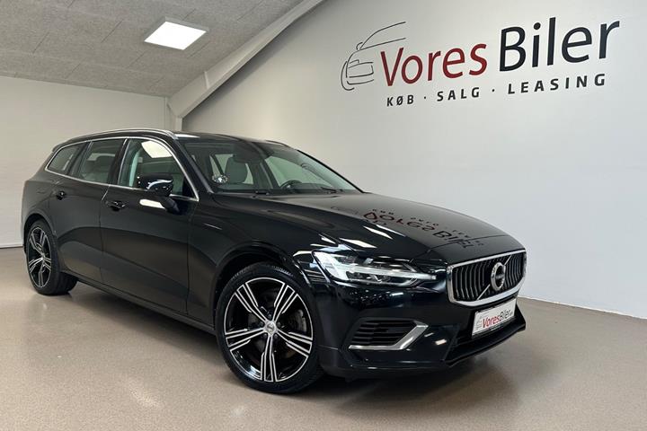 Sort Volvo V60 fra 2022 set udefra