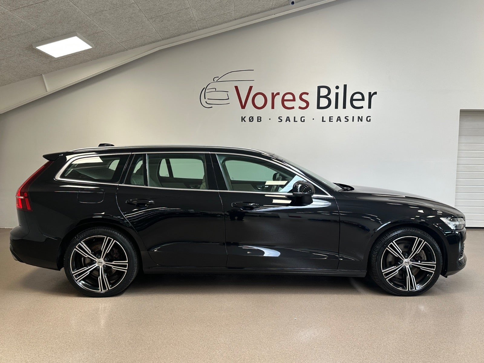 Sort Volvo V60 fra 2022