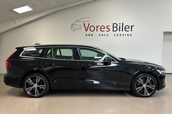 Sort Volvo V60 fra 2022
