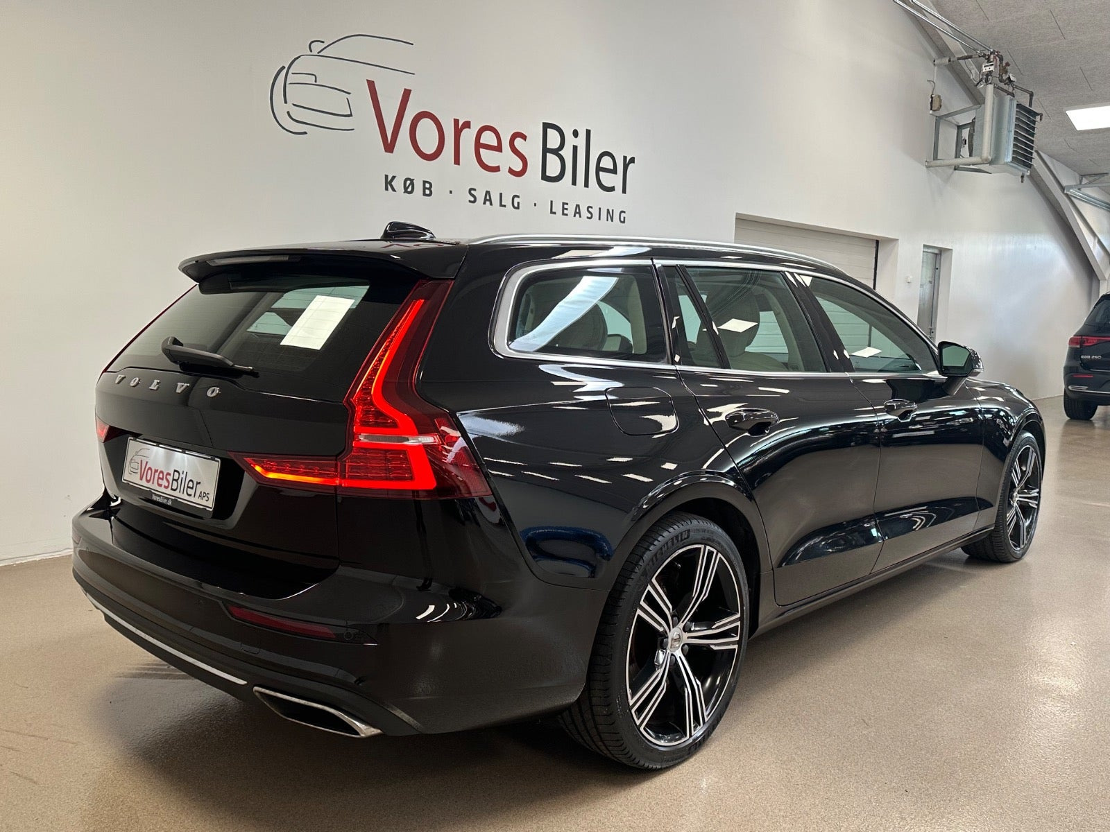 Sort Volvo V60 fra 2022