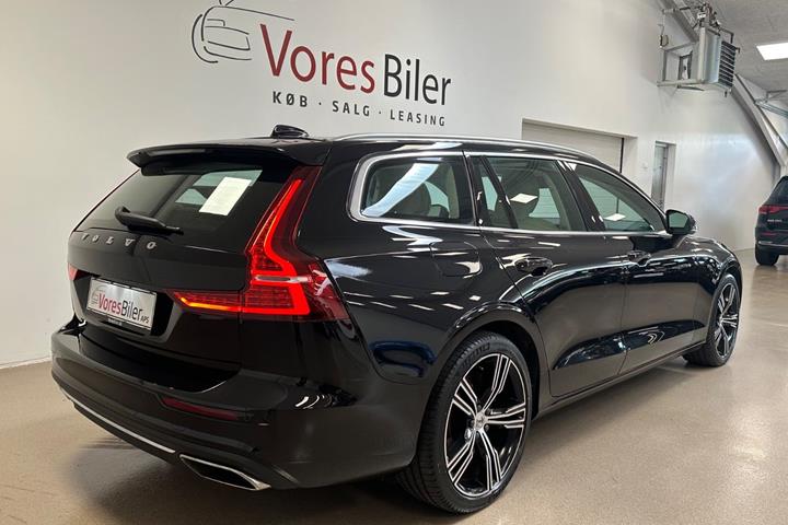 Sort Volvo V60 fra 2022