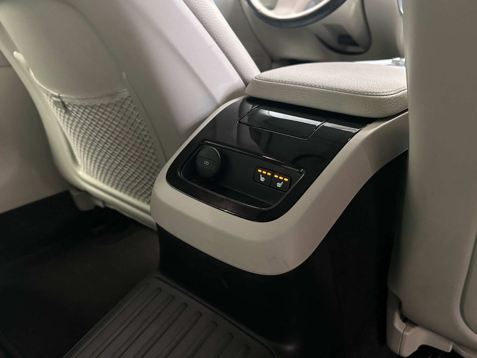 Sort Volvo V60 fra 2022