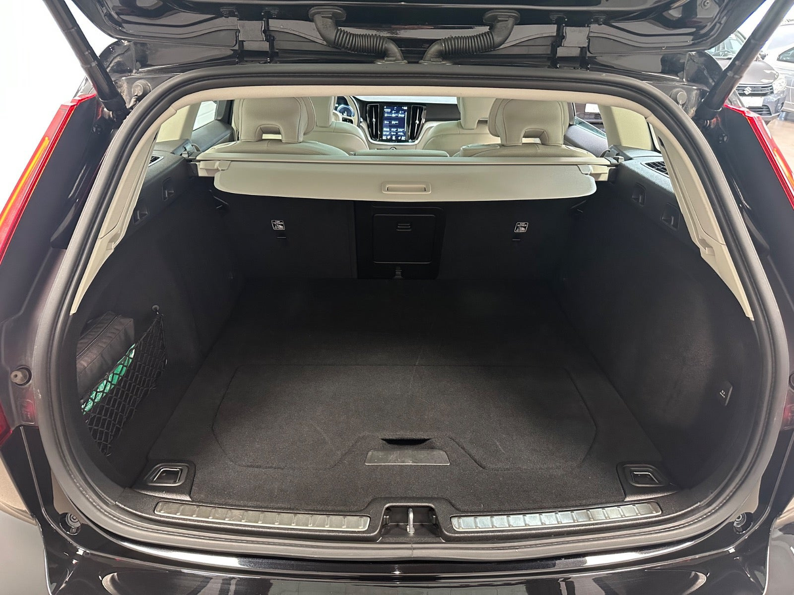 Sort Volvo V60 fra 2022