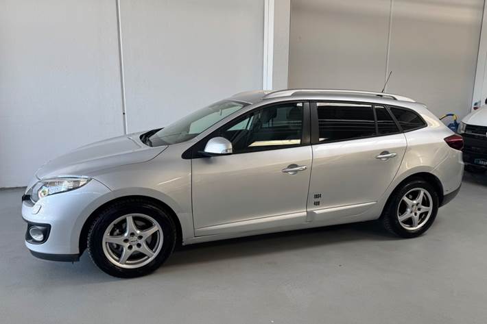 Grå Renault Megane III fra 2013
