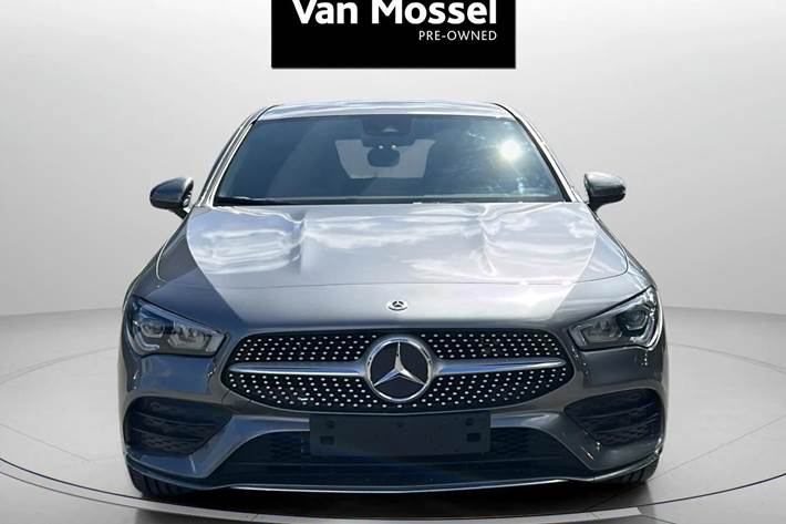 Grå Mercedes CLA250 e fra 2023
