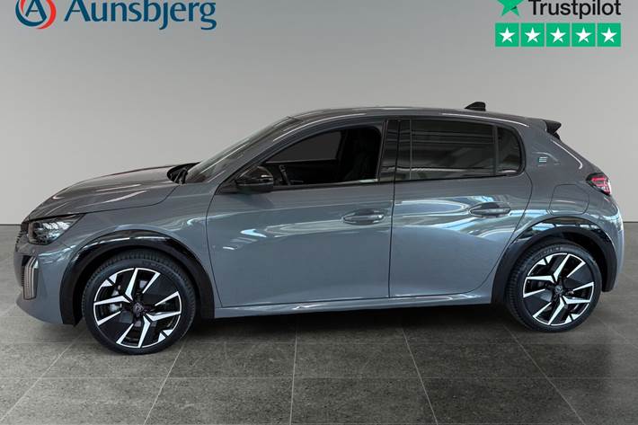 Grå Peugeot e-208 fra 2025