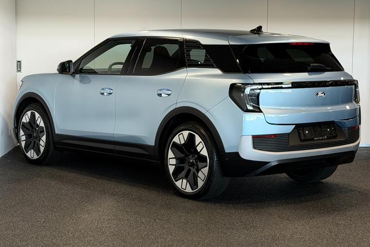 Blå Ford Explorer fra 2025