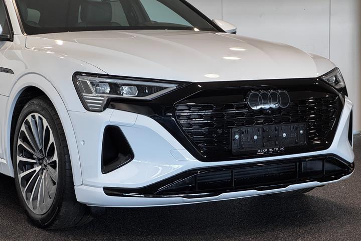 Hvid Audi Q8 e-tron fra 2023