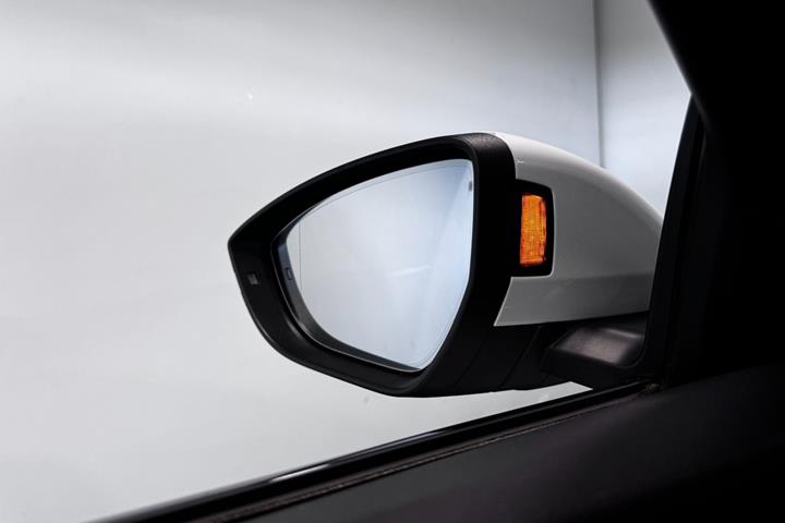 Hvid Audi Q8 e-tron fra 2023
