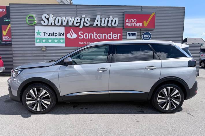 Grå Peugeot 5008 fra 2020