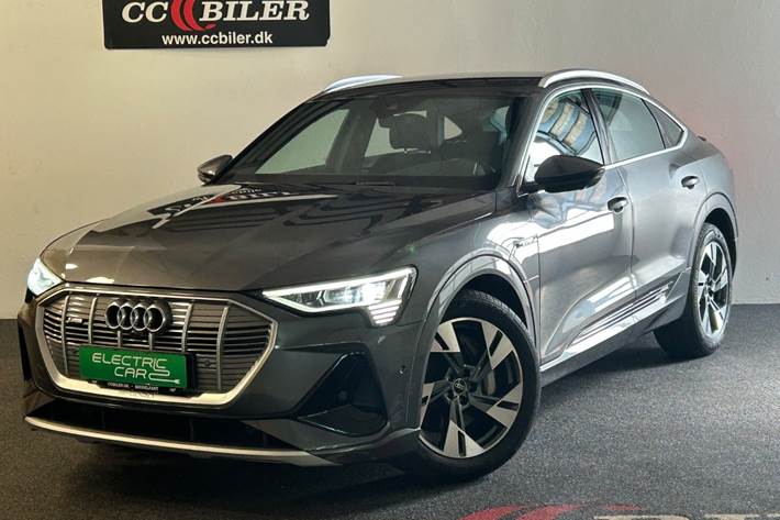 Grå Audi e-tron fra 2023 set udefra