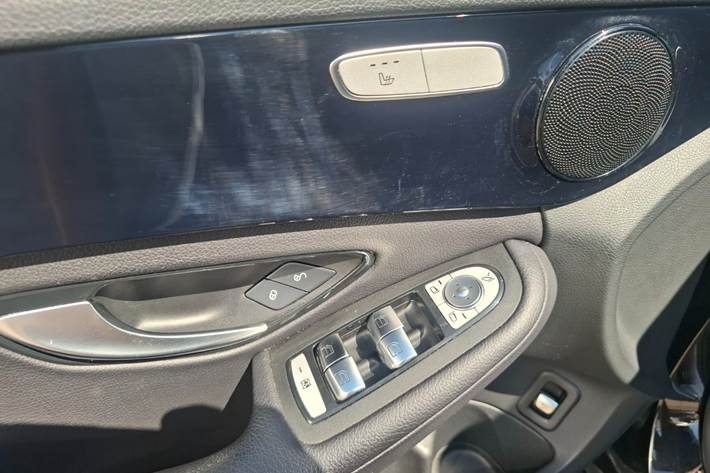 Sort Mercedes C300 de fra 2020