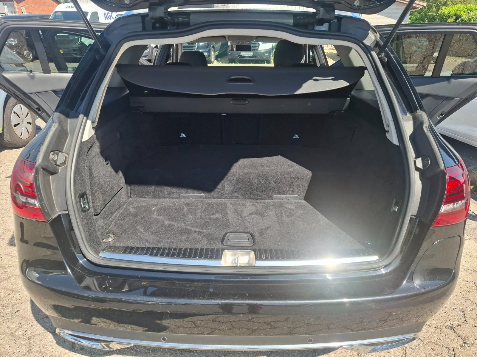 Sort Mercedes C300 de fra 2020