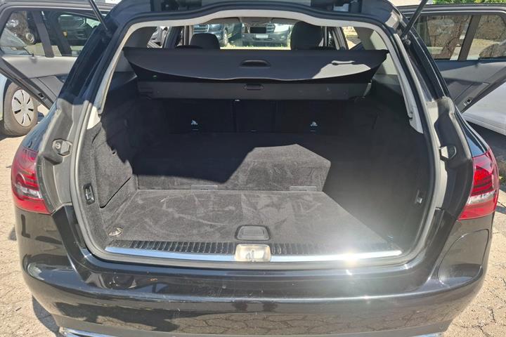 Sort Mercedes C300 de fra 2020