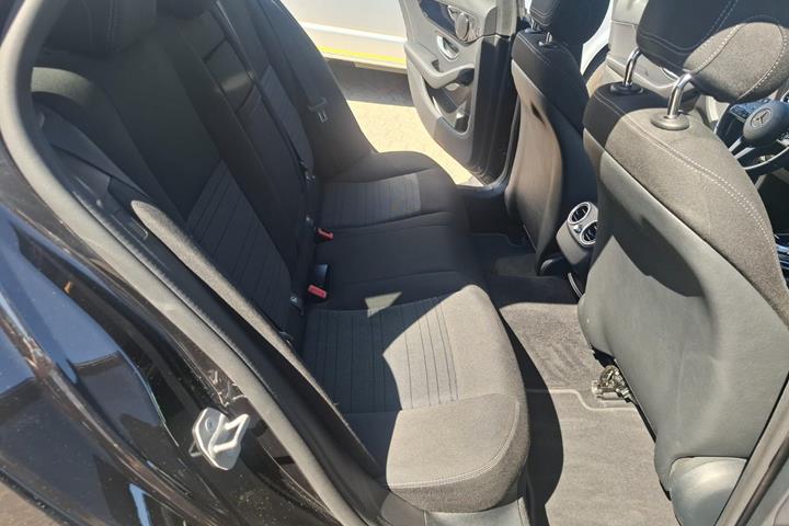 Sort Mercedes C300 de fra 2020