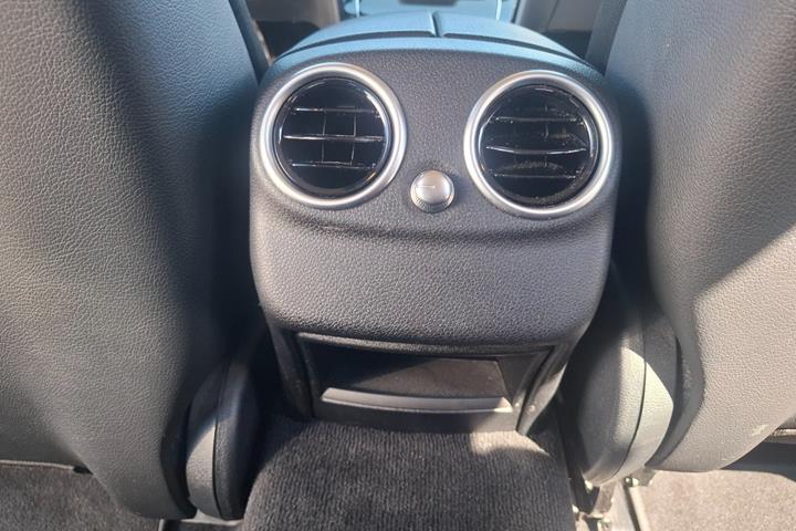 Sort Mercedes C300 de fra 2020