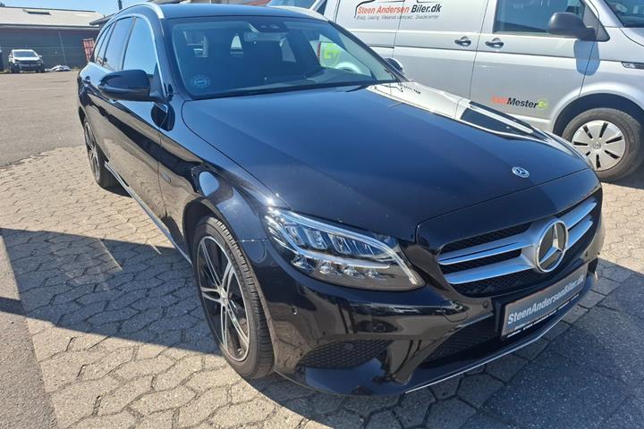 Sort Mercedes C300 de fra 2020 set udefra