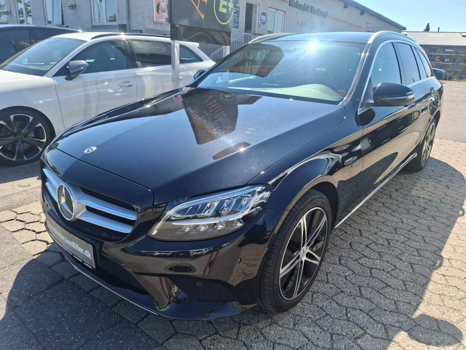 Sort Mercedes C300 de fra 2020