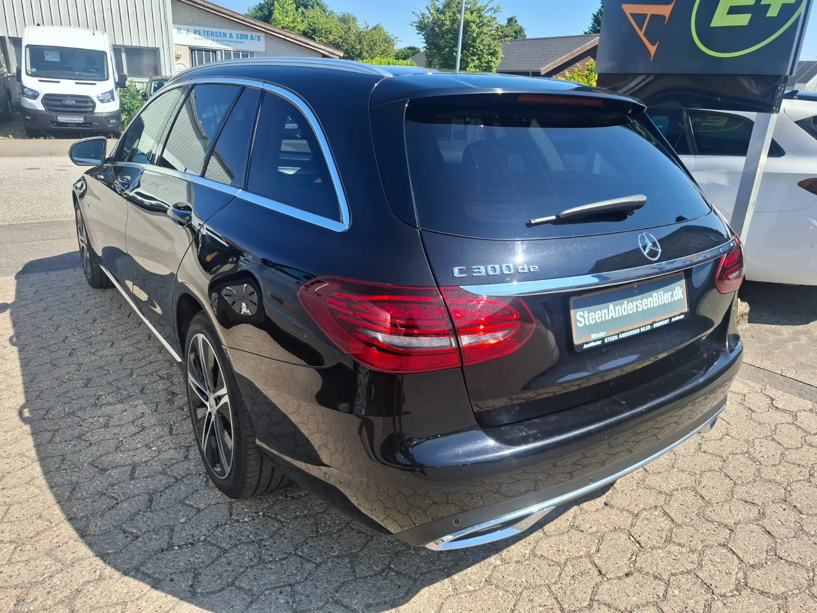 Sort Mercedes C300 de fra 2020