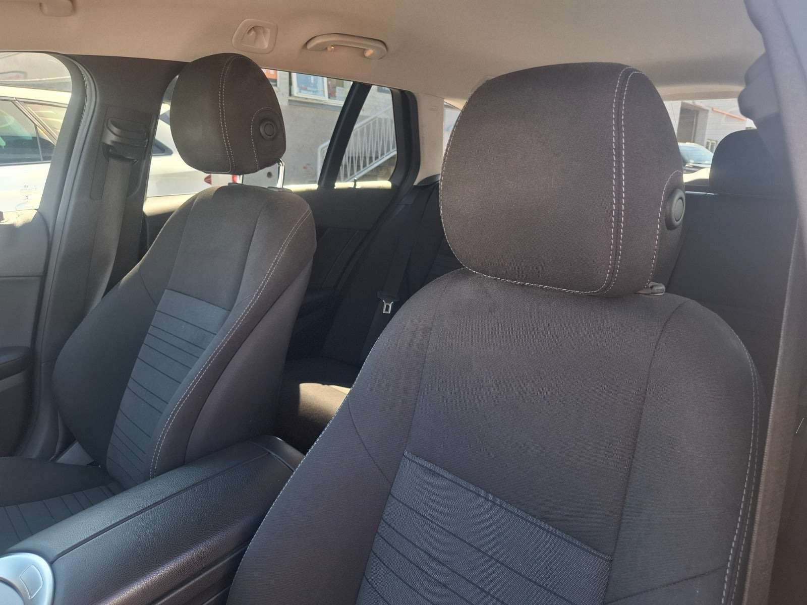Sort Mercedes C300 de fra 2020