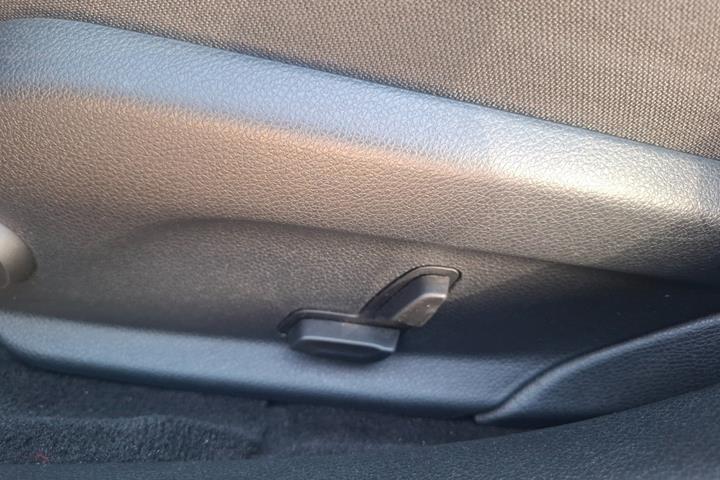 Sort Mercedes C300 de fra 2020