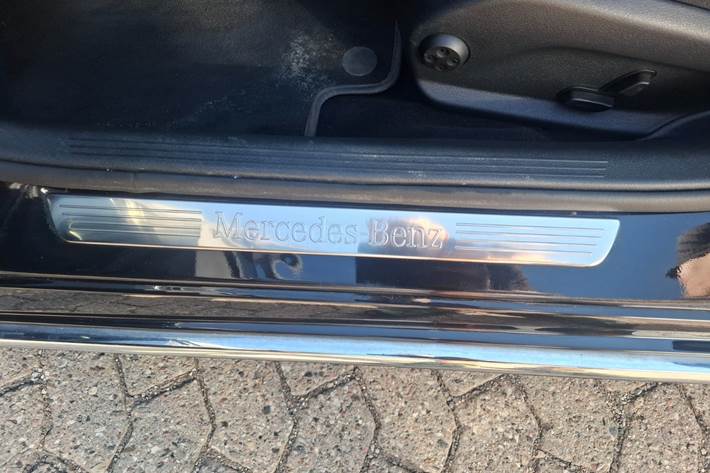 Sort Mercedes C300 de fra 2020