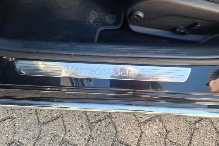 Sort Mercedes C300 de fra 2020