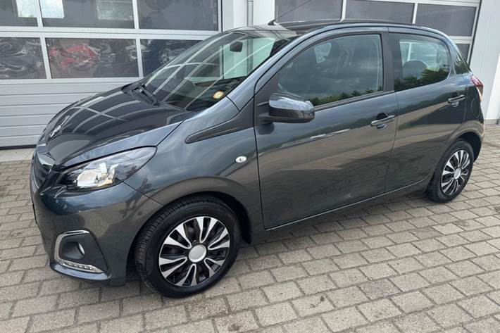 Grå Peugeot 108 fra 2016