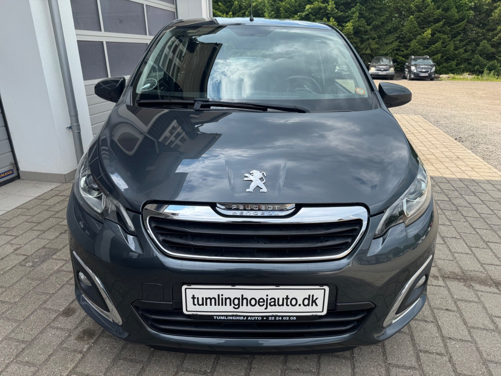 Grå Peugeot 108 fra 2016