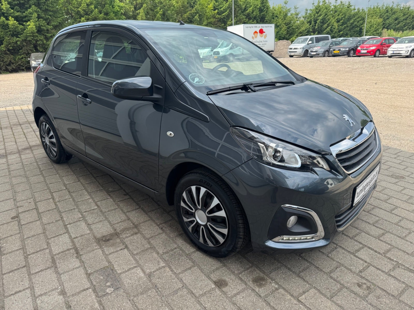 Grå Peugeot 108 fra 2016