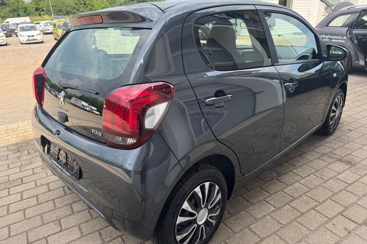 Grå Peugeot 108 fra 2016
