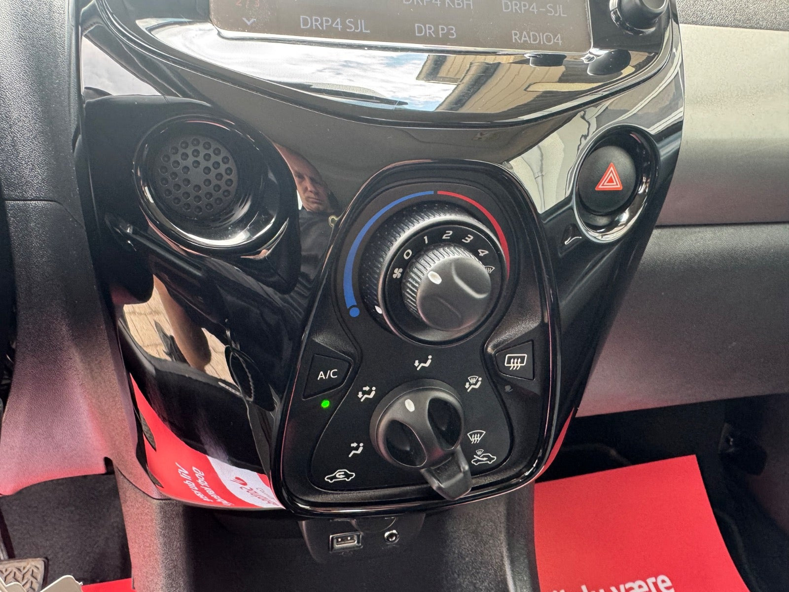 Grå Peugeot 108 fra 2016
